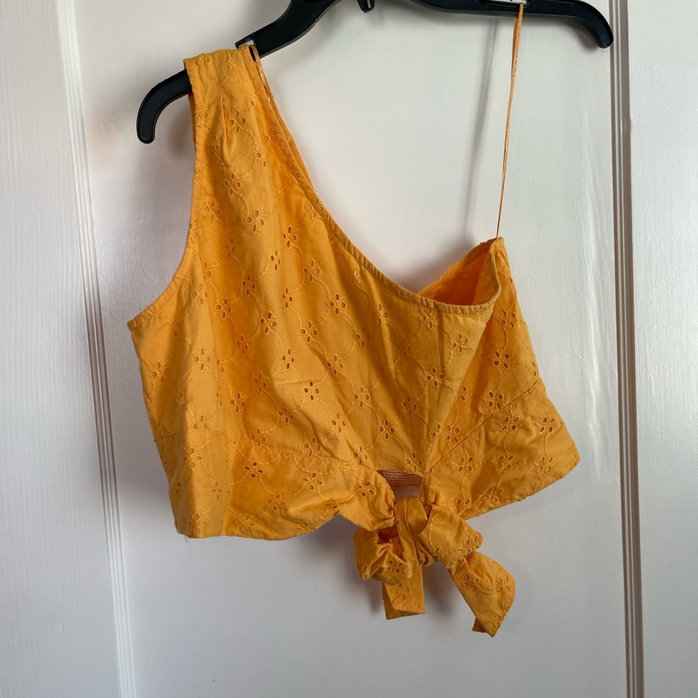 One shoulder crop